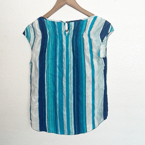 Lucky Brand Blue Striped Cap Sleeve Women’s Blouse With Button Closure & Keyhole - Picture 6 of 9